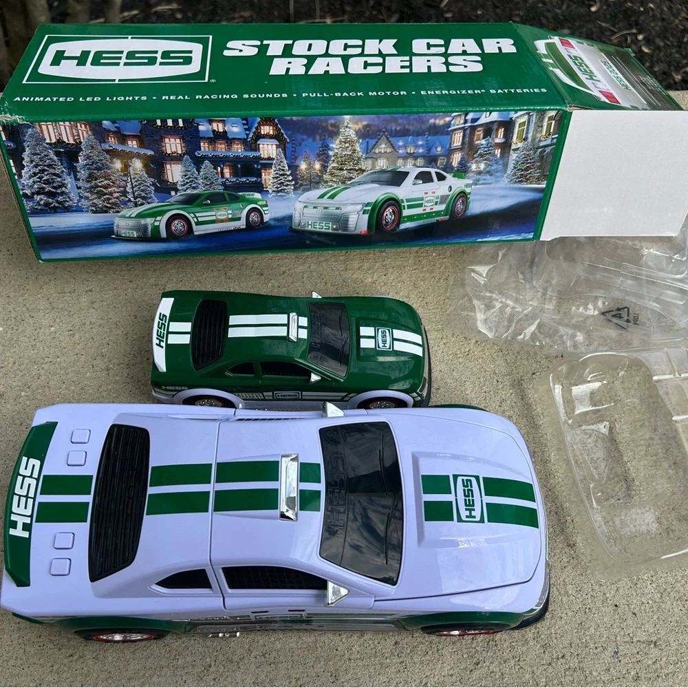 Hess Stock Car Racers Battery Operated Boxed Set with LED Lights & Racing Sounds - Picture 4 of 6
